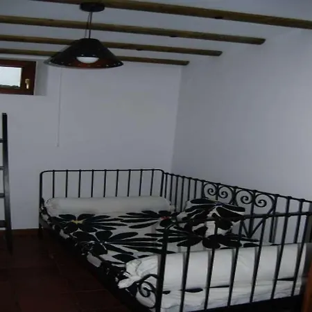 Sleeps 5 Wifi Villa *