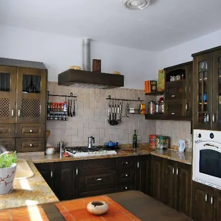 Sleeps 5 Wifi Villa
