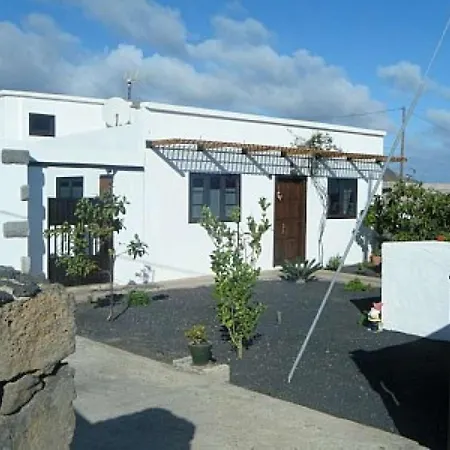 Villa Sleeps 5 Wifi Órzola