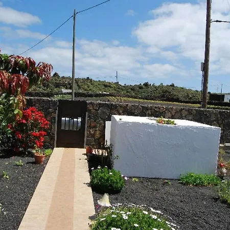 Sleeps 5 Wifi Villa Órzola