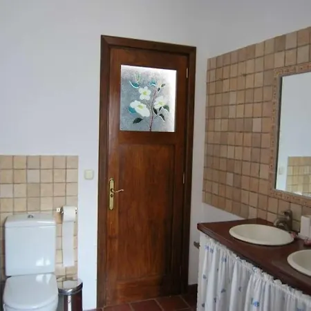 Sleeps 5 Wifi Villa *