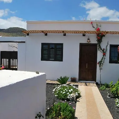 Sleeps 5 Wifi Villa Órzola